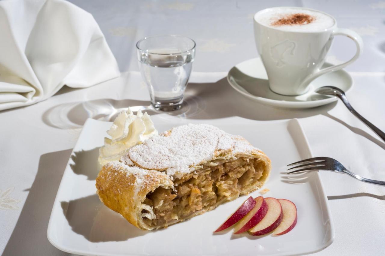 Loipenstubn Hotel Brixen im Thale Luaran gambar