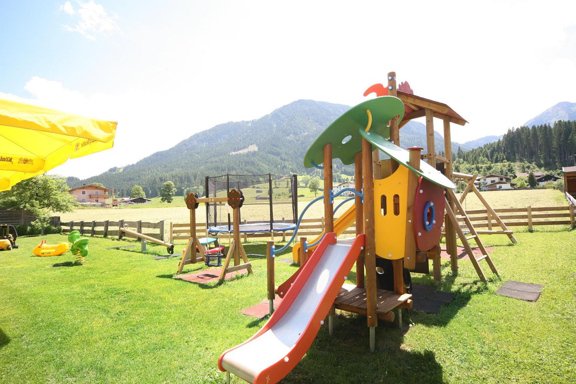 Loipenstubn Hotel Brixen im Thale Luaran gambar