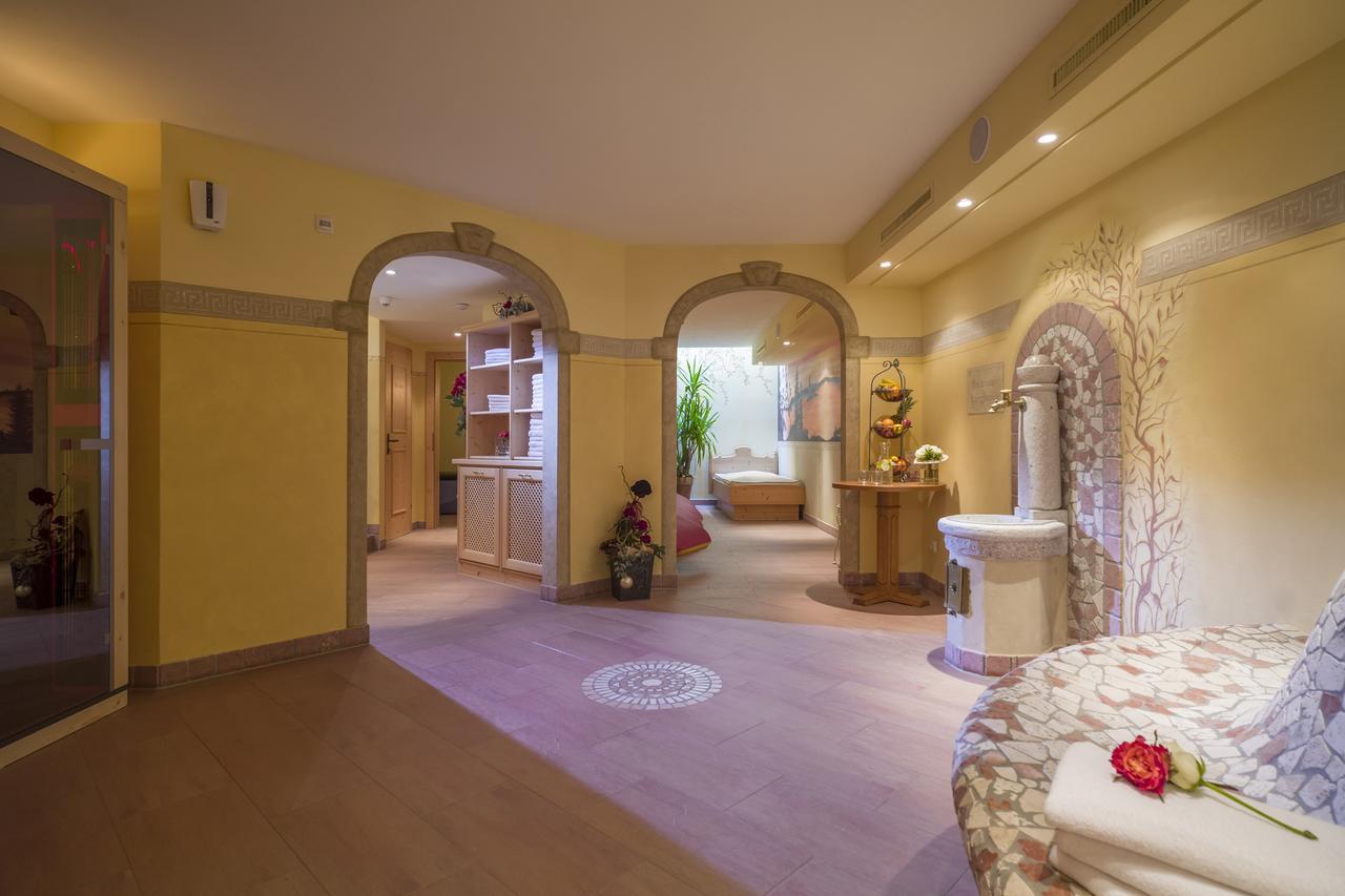 Loipenstubn Hotel Brixen im Thale Luaran gambar
